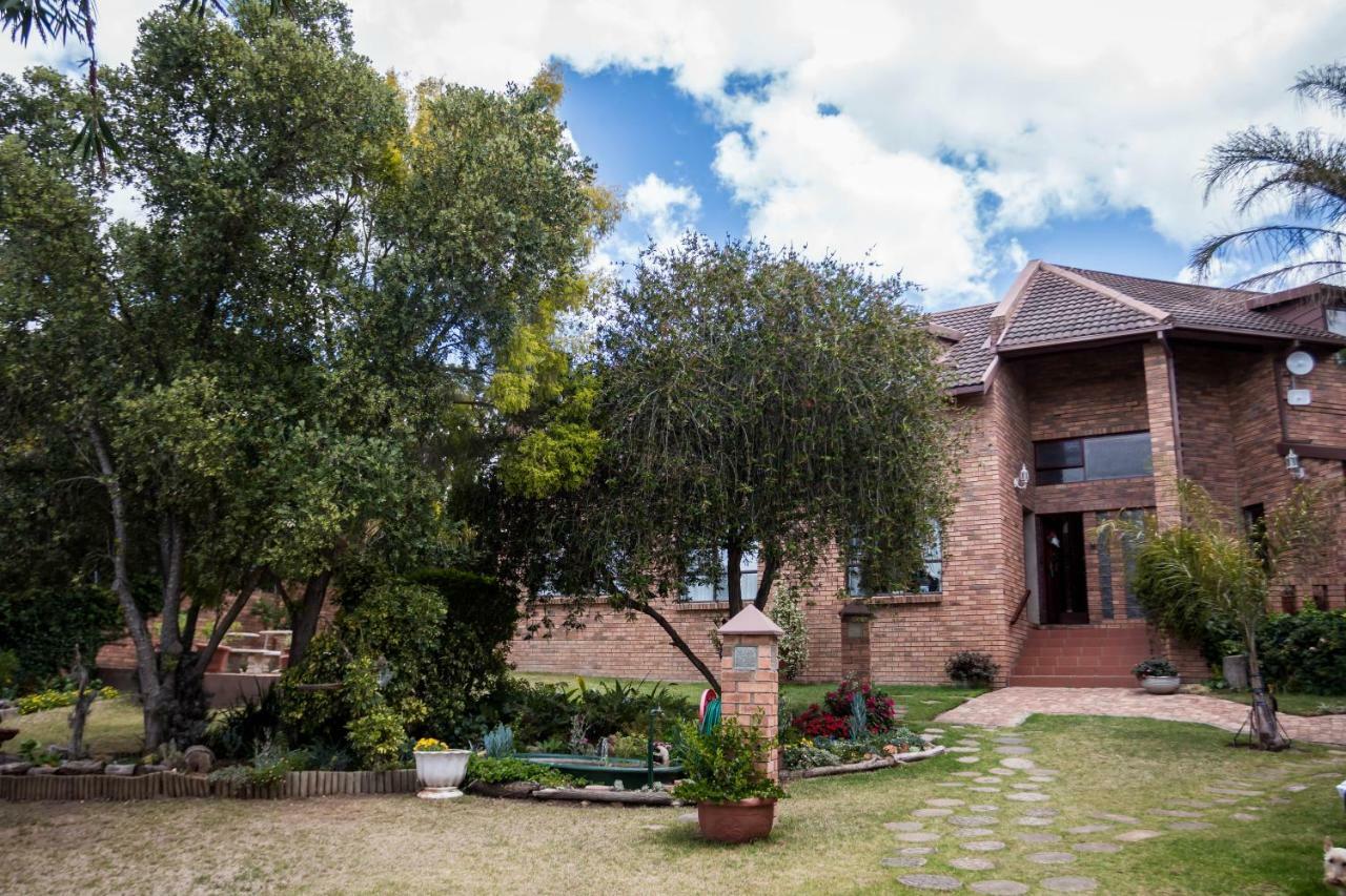 Jenny'S Guest House Grahamstown Exterior photo